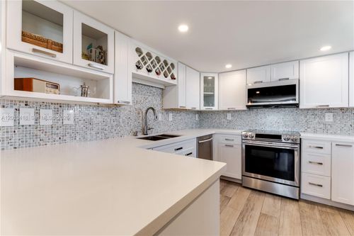 b1809-1901 Brickell Ave, Miami, FL, 33129-1724 | Card Image