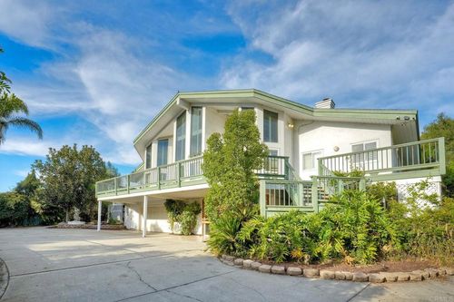 2039 E Mission Road, Fallbrook, CA, 92028 | Card Image