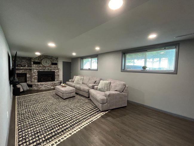 Family Room | Image 33
