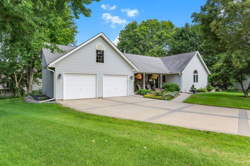 320 Hackberry Cir, Hastings, MN, 55033-3810 | Card Image