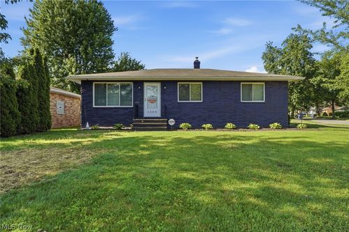 1209 Galaxy Drive, Cleveland, OH, 44109 | Card Image
