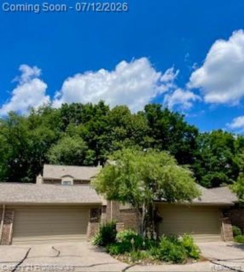 1816 Burning Bush Ct, Rochester Hills, MI, 48309-3319 | Card Image