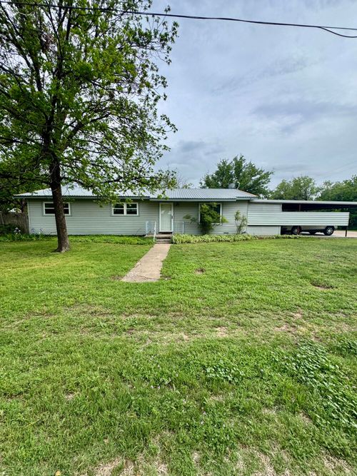 209 W 4th St, Miles, TX, 76861 | Card Image