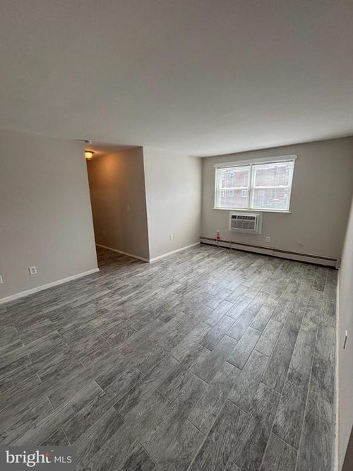 apt-101-712 W 39th St, WILMINGTON, DE, 19802-2054 | Card Image