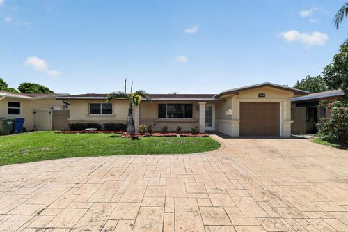 8580 Nw 12th St, Pembroke Pines, FL, 33024-4851 | Card Image