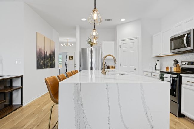 6404 Routenburn St, House other with 4 bedrooms, 2 bathrooms and 4 parking in Austin TX | Image 6
