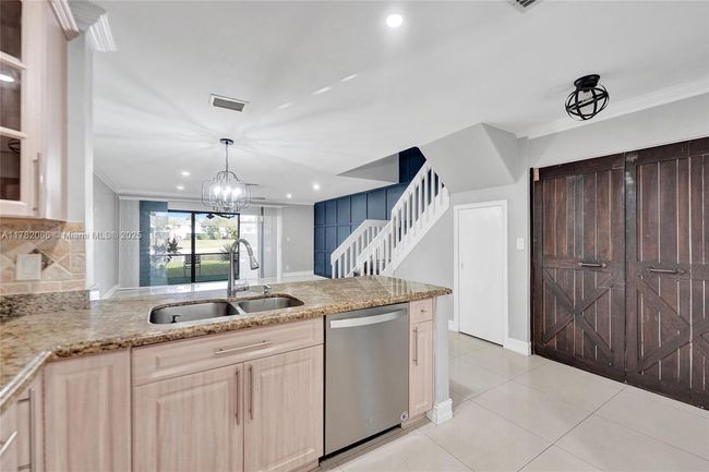 2407 - 3325 Carambola Cir S, Condo with 2 bedrooms, 3 bathrooms and null parking in Coconut Creek FL | Image 10