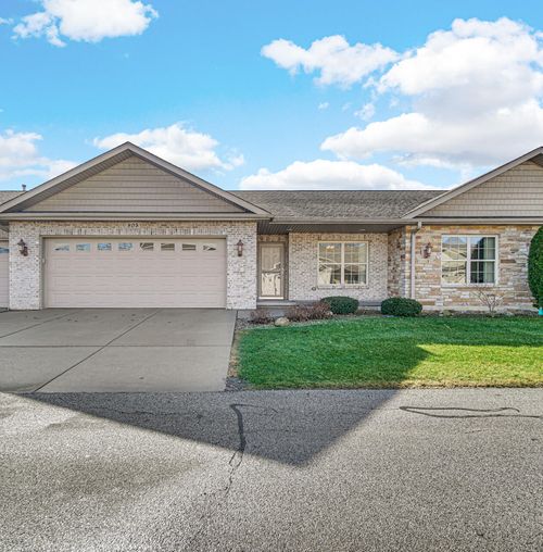 805 Veterans Ln, Crown Point, IN, 46307 | Card Image