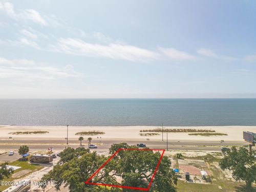 690 Beach Dr, Gulfport, MS, 39507-1303 | Card Image