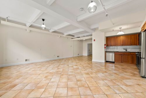 apt-4-300 Communipaw Ave, Jersey City, NJ, 07304-4112 | Card Image