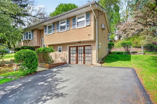 27 Hastings Lane Lane, Stony Point, NY, 10980 | Card Image