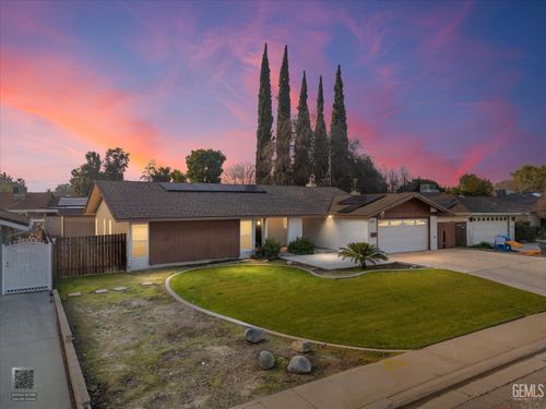 205 Carr St, Bakersfield, CA, 93309-1966 | Card Image