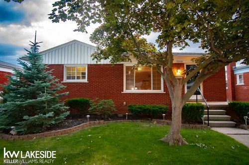 21606 Arrowhead St, Saint Clair Shores, MI, 48082-1219 | Card Image