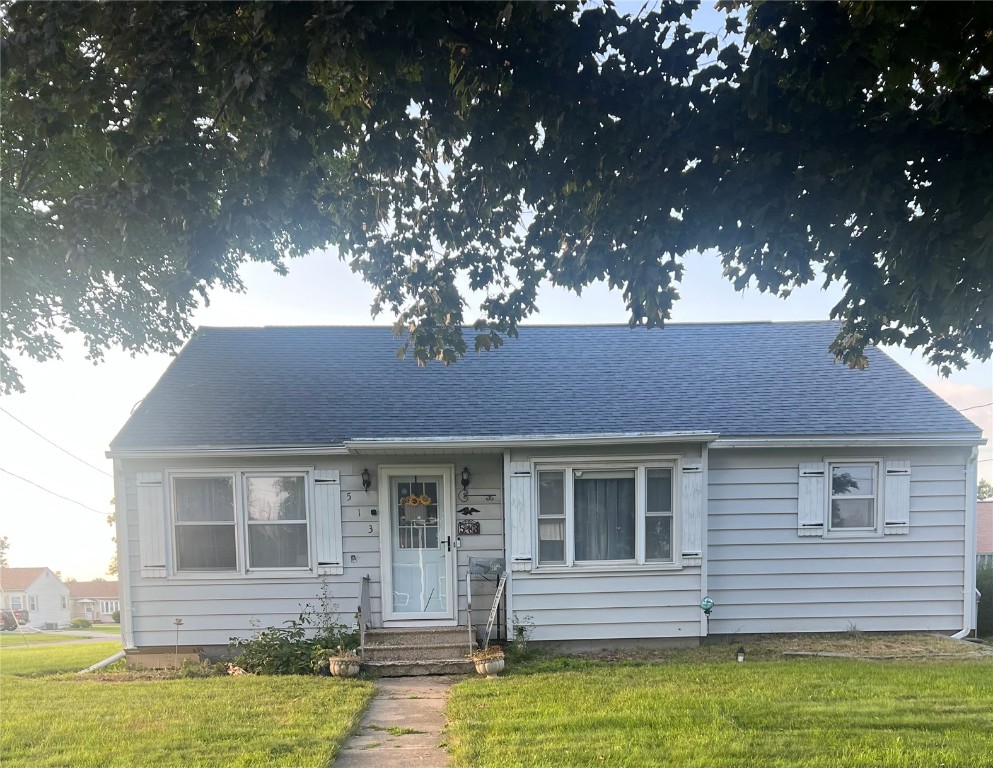 14th St, Vinton, IA 52349