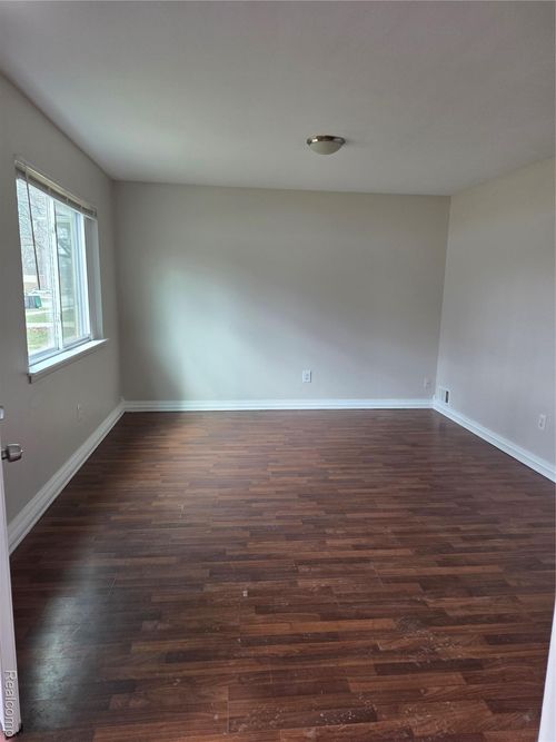 5897 Wilkie St, Taylor, MI, 48180-1209 | Card Image