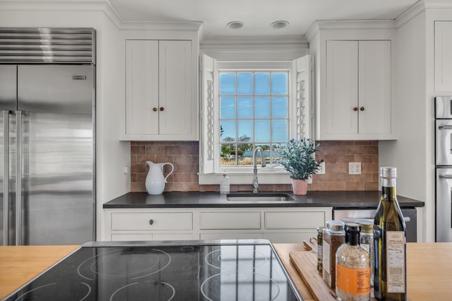 Featuring Top-Of-The-Line Appliances Including A Sub-Zero Refrigerator | Image 10