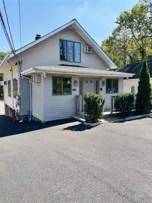 282 N Middletown Rd, Pearl River, NY, 10965-1216 | Card Image