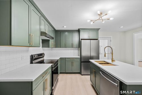 576 Huntington St, Shelton, CT, 06484-4629 | Card Image