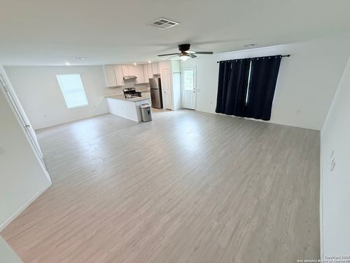 818 Cook Bnd, San Antonio, TX, 78221-3067 | Card Image