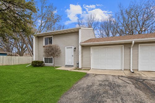 7093 146th St W, Apple Valley, MN, 55124-7592 | Card Image