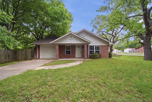 503 Quail Lake Dr, Henryetta, OK, 74437-7820 | Card Image