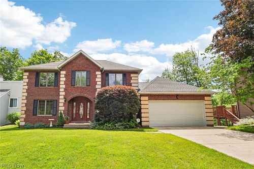8449 Settlers Psge, Brecksville, OH, 44141-1733 | Card Image
