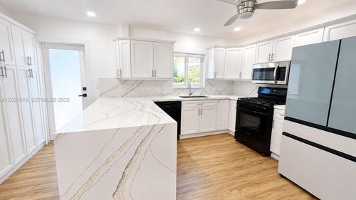8819 Dickens Ave, Surfside, FL, 33154-3358 | Card Image