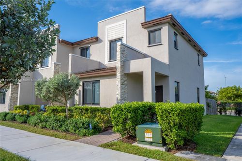 561-561 Ne 208th Ter, Miami, FL, 33179-3588 | Card Image