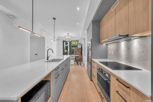 404-606 Foster Ave, Coquitlam, BC, V3J0L5 | Card Image