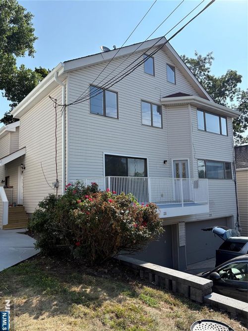 233 Myrtle Ave, Fort Lee, NJ, 07024-4032 | Card Image