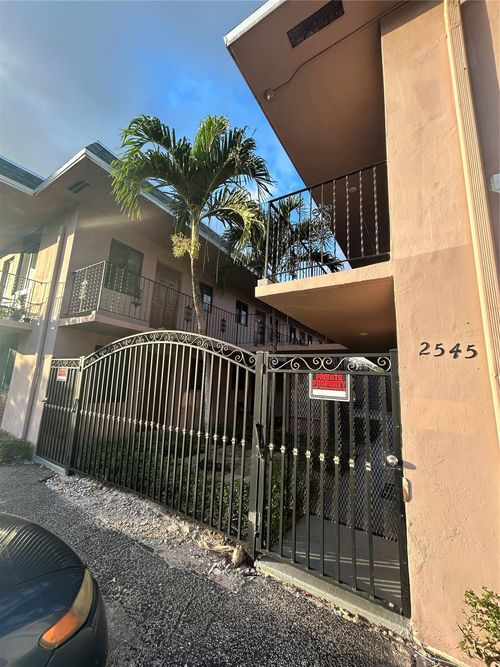 apt-109-2545 Taft St, Hollywood, FL, 33020-2660 | Card Image