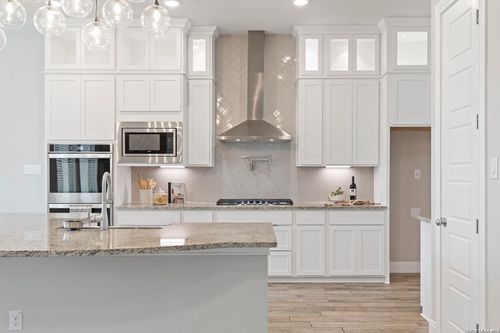 9015 Mendrin Rdg, Fair Oaks Ranch, TX, 78015-2226 | Card Image