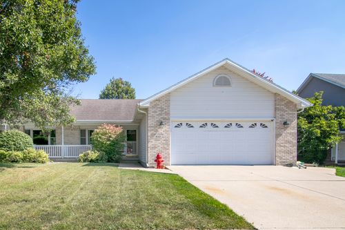 450 Walnut St, Manteno, IL, 60950-1621 | Card Image