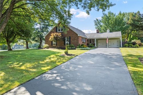 22 Old Farm Road, Orchard Park, NY, 14127 | Card Image