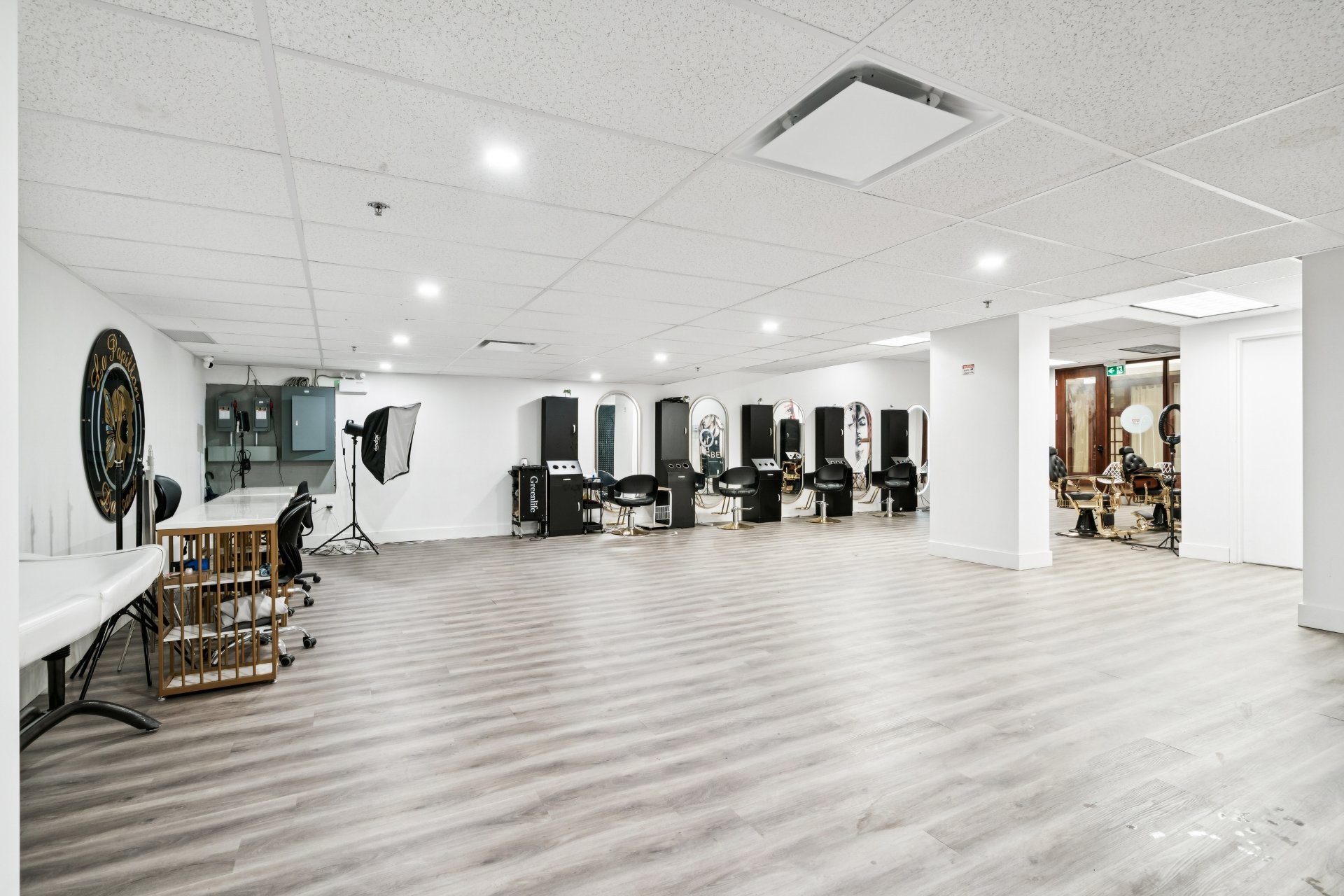 Commercial Sale in Westmount 2