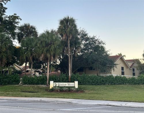 2-8427 Shadow Ct, Coral Springs, FL, 33071-7470 | Card Image