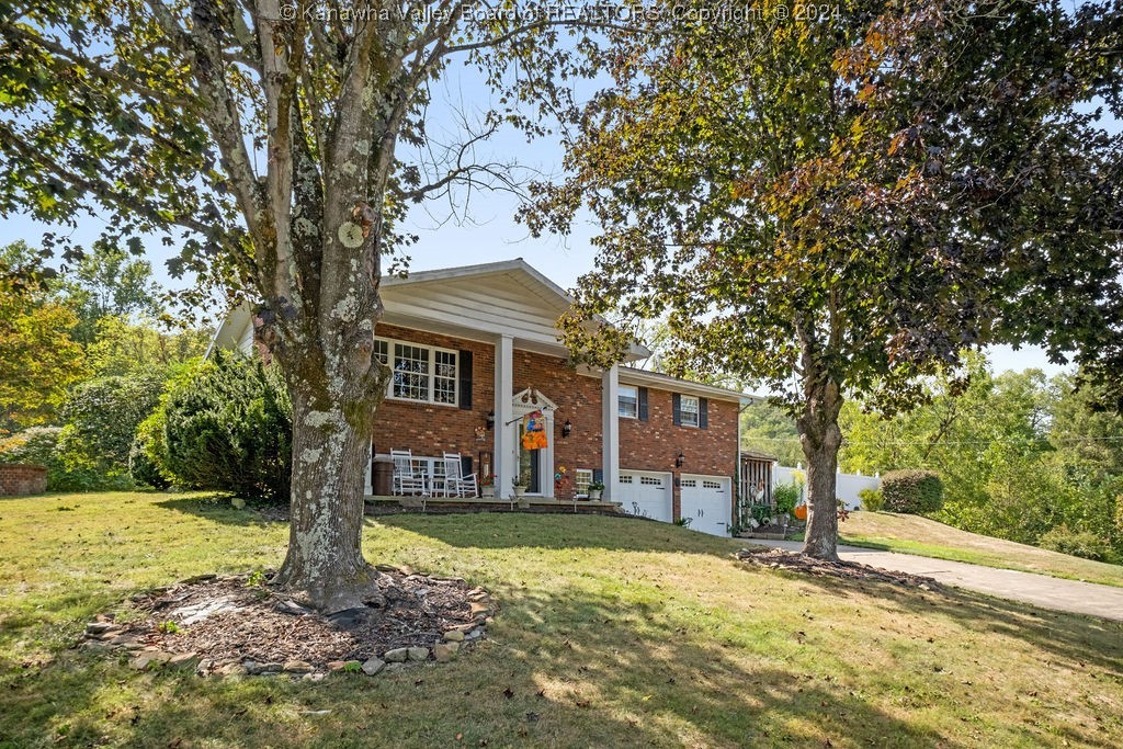 Exeter Dr, Clendenin, WV 25045