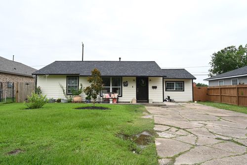 5826 Southwind St, Houston, TX, 77033-2030 | Card Image