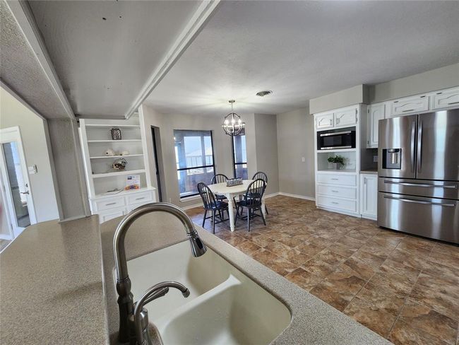 Spacious kitchen and breakfast nook | Image 12