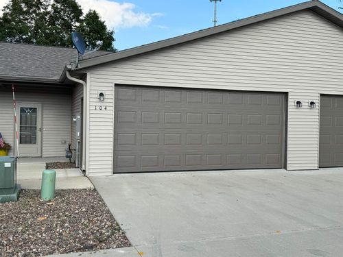 104 6th Ave Sw, Waukon, IA, 52172-2211 | Card Image