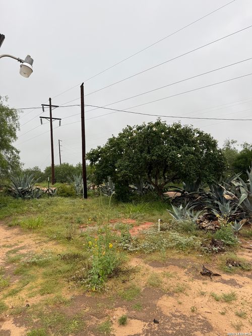 512 Community Rd, Carrizo Springs, TX, 78834 | Card Image