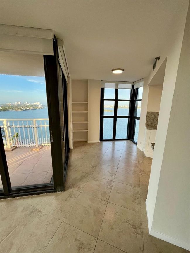 APT-2001 - 4000 Towerside Ter, Condo with 2 bedrooms, 2 bathrooms and null parking in Miami FL | Image 11