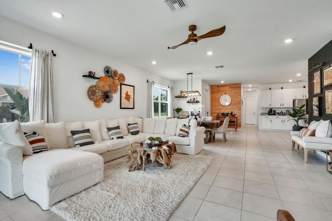 1333 Haywagon Trl, Condo with 3 bedrooms, 2 bathrooms and null parking in Loxahatchee FL | Image 8