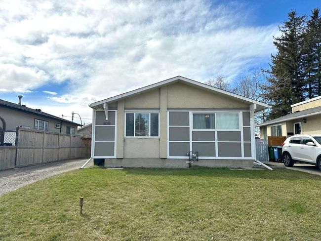 8019 20 A Street Se, Home with 3 bedrooms, 1 bathrooms and 2 parking in Calgary AB | Image 24