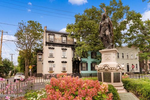 3-101 Front St, Schenectady, NY, 12305-1352 | Card Image