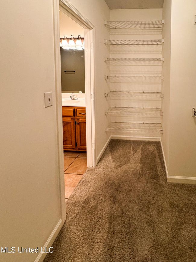 Master Closet (b) | Image 43