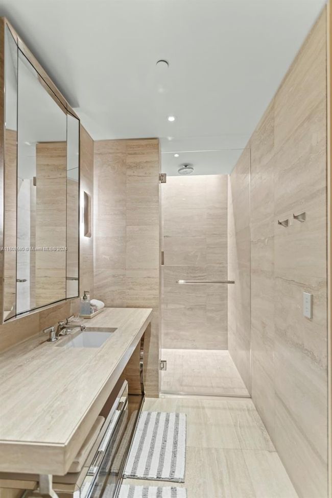 UNIT-1205 - 9703 Collins Ave, Condo with 1 bedrooms, 2 bathrooms and null parking in Bal Harbour FL | Image 9