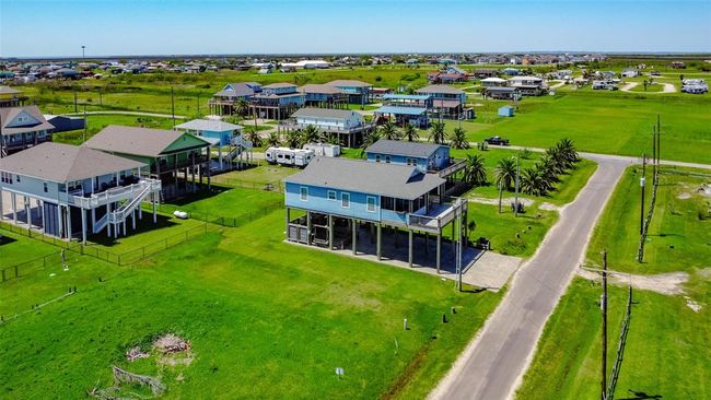 881 Buell, House other with 3 bedrooms, 2 bathrooms and null parking in Crystal Beach TX | Image 35