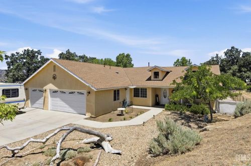 17381 Bold Venture Dr, Tehachapi, CA, 93561-5511 | Card Image