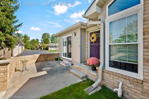 59321 Royal Oak Ct, Washington Township, MI, 48094-3730 | Card Image
